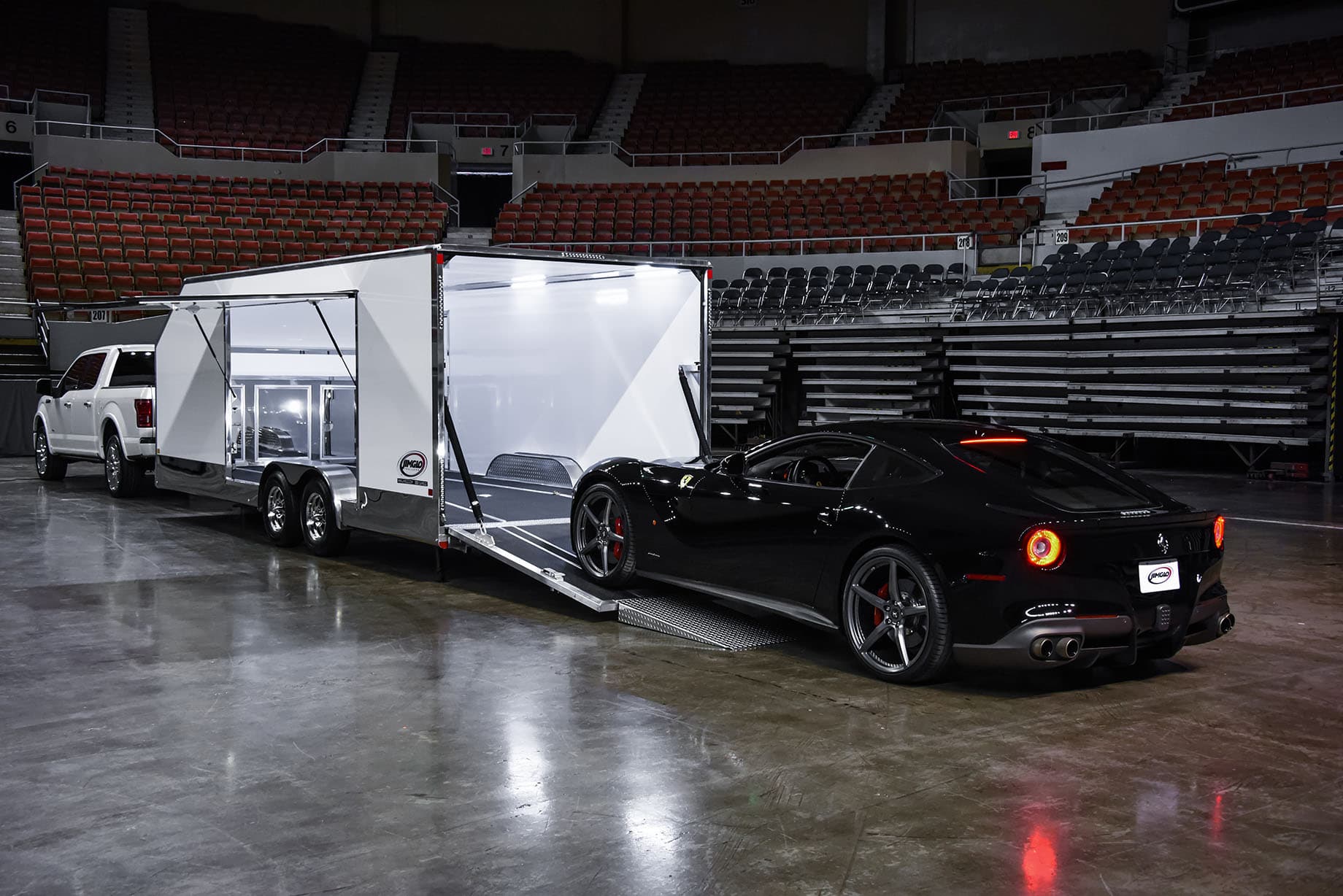 Enclosed vehicle transport